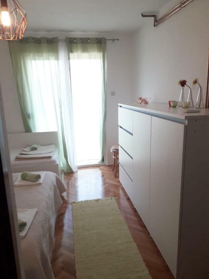 Apartments Mira Makarska Exteriör bild